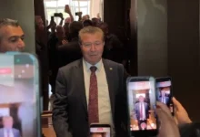 Başbakan Üstel: Grup toplantısından çıkacak karar neyse onu uygulayacağız