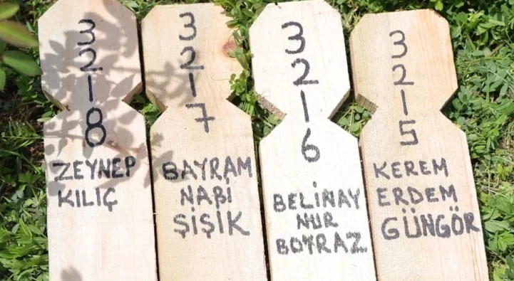 Yürek yakan veda: 4 sınıf arkadaşı yan yana defnedildi - Kıbrıs Gazetesi - Kıbrıs Haber, KKTC Son Dakika ve Gündem Haberleri