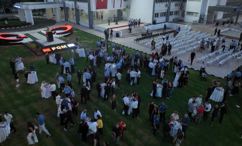 Emekliye ayrılan ve 30 hizmet yılını tamamlayan polislere plaket verildi